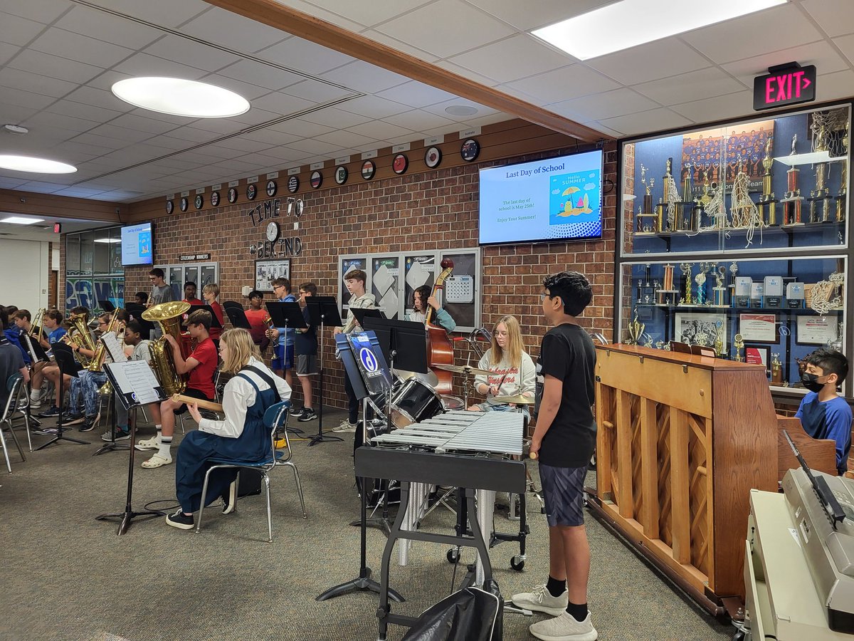 MNMS_Band's tweet photo. Jazz Band was loud and proud this morning @NMS_Mustangs welcoming students to school! @DrIngwerson https://t.co/5VeDBkZSWt