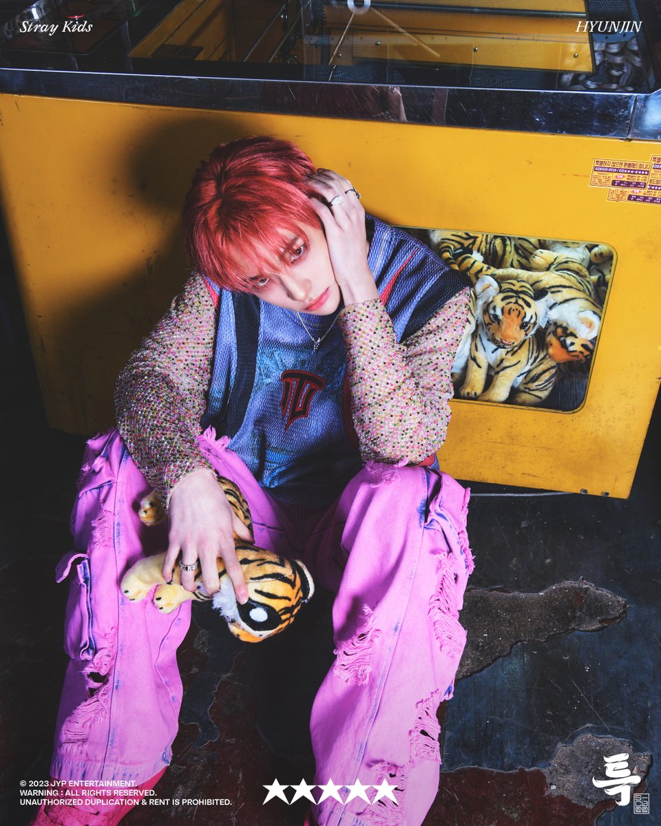 Stray Kids(스트레이 키즈) “★★★★★ (5-STAR)”
TEASER IMAGES

#창빈 #Changbin
#현진 #Hyunjin

2023.06.02 FRI 1PM (KST) | 0AM (ET)

#StrayKids #스트레이키즈
#5_STAR
#특 #S_Class
#StrayKidsComeback
#YouMakeStrayKidsStay