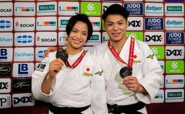 🔝Lo volvieron hacer los hermanos 🇯🇵. 

💪Uta (52kg) y Hifumi(66 kg) los hermanos Abe que se coronan en un mismo día.

💥 Reeditan la hazaña de Tokio 2020 y ahora en Doha 2023 conquistan dos 🥇para 🇯🇵 en el 🌍 de 🥋.

¿Qué les parece?

Te leemos 💬👇

#ViveLaPasión #JudoWorlds