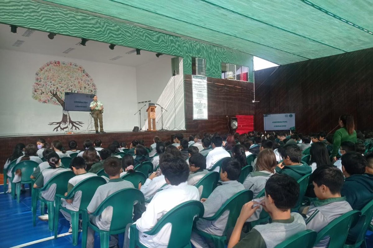 CarabMicc's tweet photo. A 140 alumnos de 7° básico del Colegio Macaya @CarabMicc de 3ra. Comisaría #AltoHospicio, dictó charla sobre Bullyng y Ley de Responsabilidad Penal Adolescente. #LaPrevenciónEsNuestraEsencia #SiempreCarabinero https://t.co/LIPCkN1cJZ