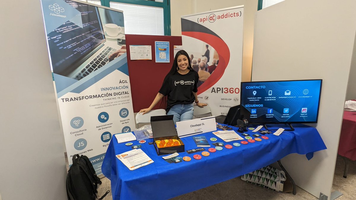 CloudAPPi's tweet photo. ¡Y de eventos va la cosa! Nuestra compañera de #rrhh, Kate, está presente en la Feria de Empresas de la @UJIuniversitat, ¡deseando conocer nuevo talento y compartiendo el espíritu #CloudAPPi!
Nos vemos 😉
#feriadeempresas #uji #talento https://t.co/UJdmzJJSdU