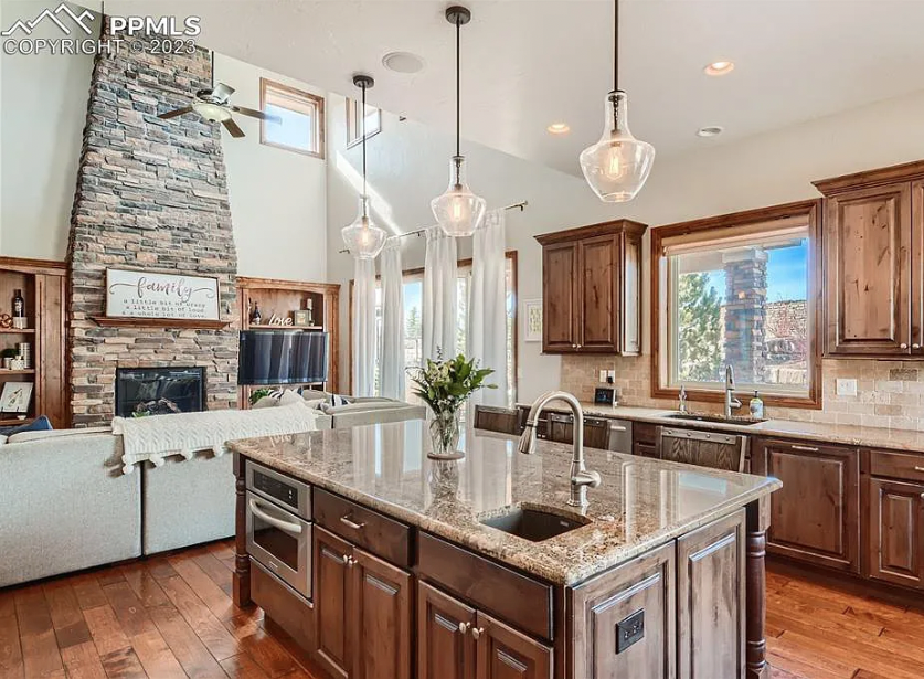 turnercolorado's tweet photo. Colorado retreat alert! Stunning Flying Horse home with 4 beds, 4 baths &amp; 4K+ sq ft of luxury. Mountain views, gourmet kitchen &amp; access to golf/tennis/clubhouse. Contact us to schedule a viewing! #ColoradoSprings #RealEstate #LuxuryLiving

https://t.co/peVPCzzedT https://t.co/YIqd6JCSXD