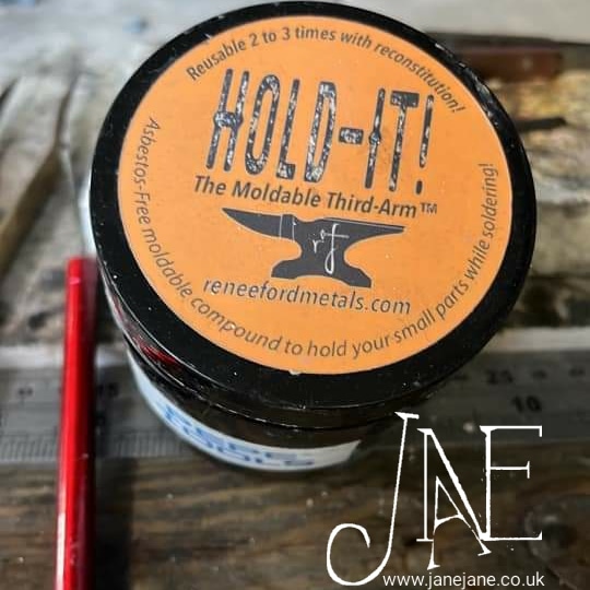 JaneJaneDesign's tweet photo. How did we do without this product! a client sent this pic as they were so pleased with the versatility and reusable properties of #HoldItClay. Selling across Europe and the UK as a official outlet.
#forsalenow #worklikeawoman #janejane #Priceless #toptips #savetheplanet https://t.co/4JPCR7NZdN