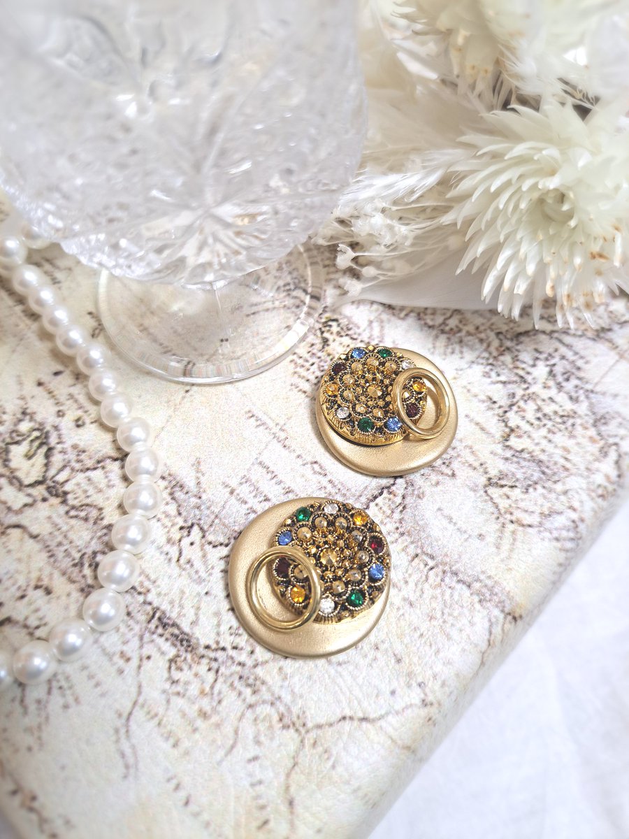 mayu_amaoto's tweet photo. イタリアヴィンテージボタンの耳飾り
￥2,200
金具は選べます😊
(ポストピアス/ネジバネイヤリング/蝶バネイヤ��ング)
購入希望の方はDMをください💌
お待ちしております♪︎

#ハンドメイドアクセサリー https://t.co/bRA2t4mAj2