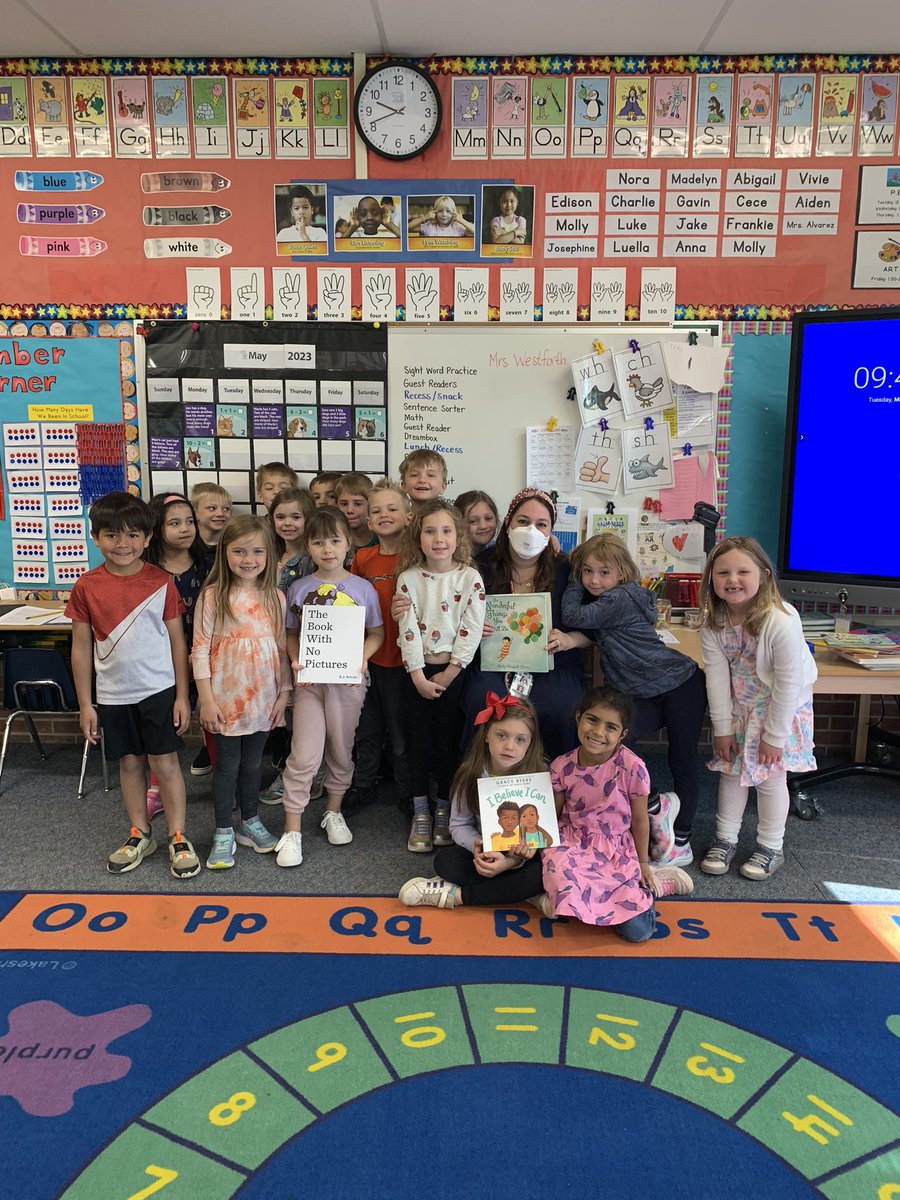 I just had the BEST MORNING EVER reading to my @CopelandD70 kindergarten friends from @MissAprilD70, @KinderGroteD70 &amp; <a href="/MrsAlvarezD70/">Mrs. Alvarez</a>’s classes! <a href="/bjnovak/">B.J. Novak</a>’s “The Book with No Pictures” got lots of laughs, too! #d70cougars #d70shinyapple