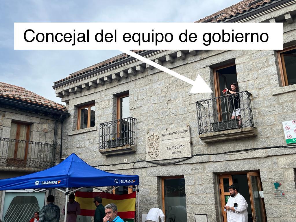 Hasta el equipo de gobierno del <a href="/AytoGalapagar/">Ayuntamiento de Galapagar</a> no se quiso perder el acto, eso sí antes de hacer el postureo de denunciarlo.

#asícontodo
