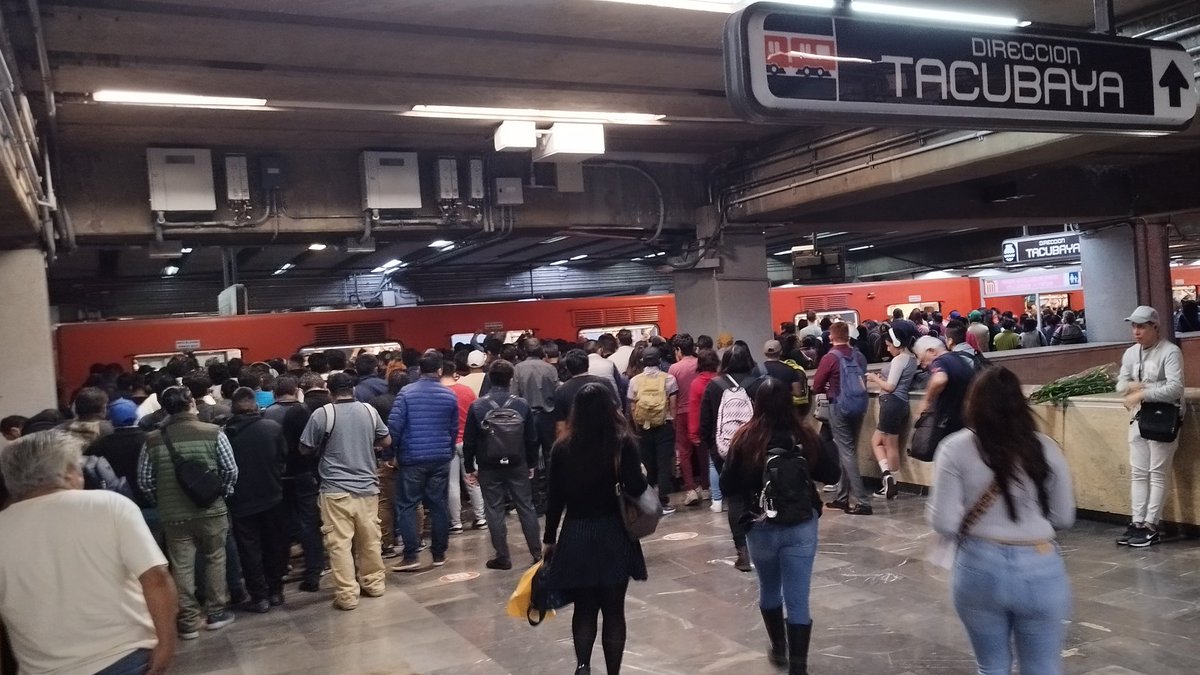 addi_addiii's tweet photo. Metro #Chabacano de la línea café https://t.co/rkh17txhoS