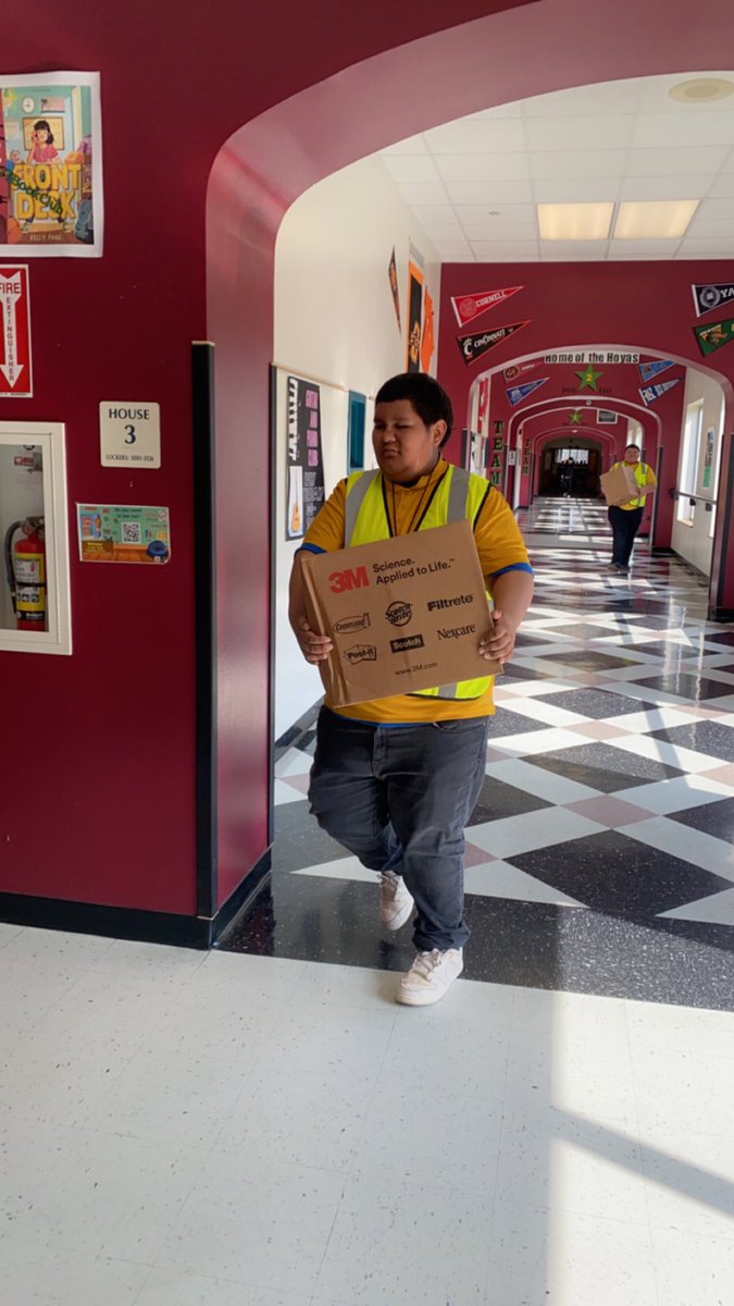 Raul Quintanilla Sr. Middle School STEAM Academy tweet media