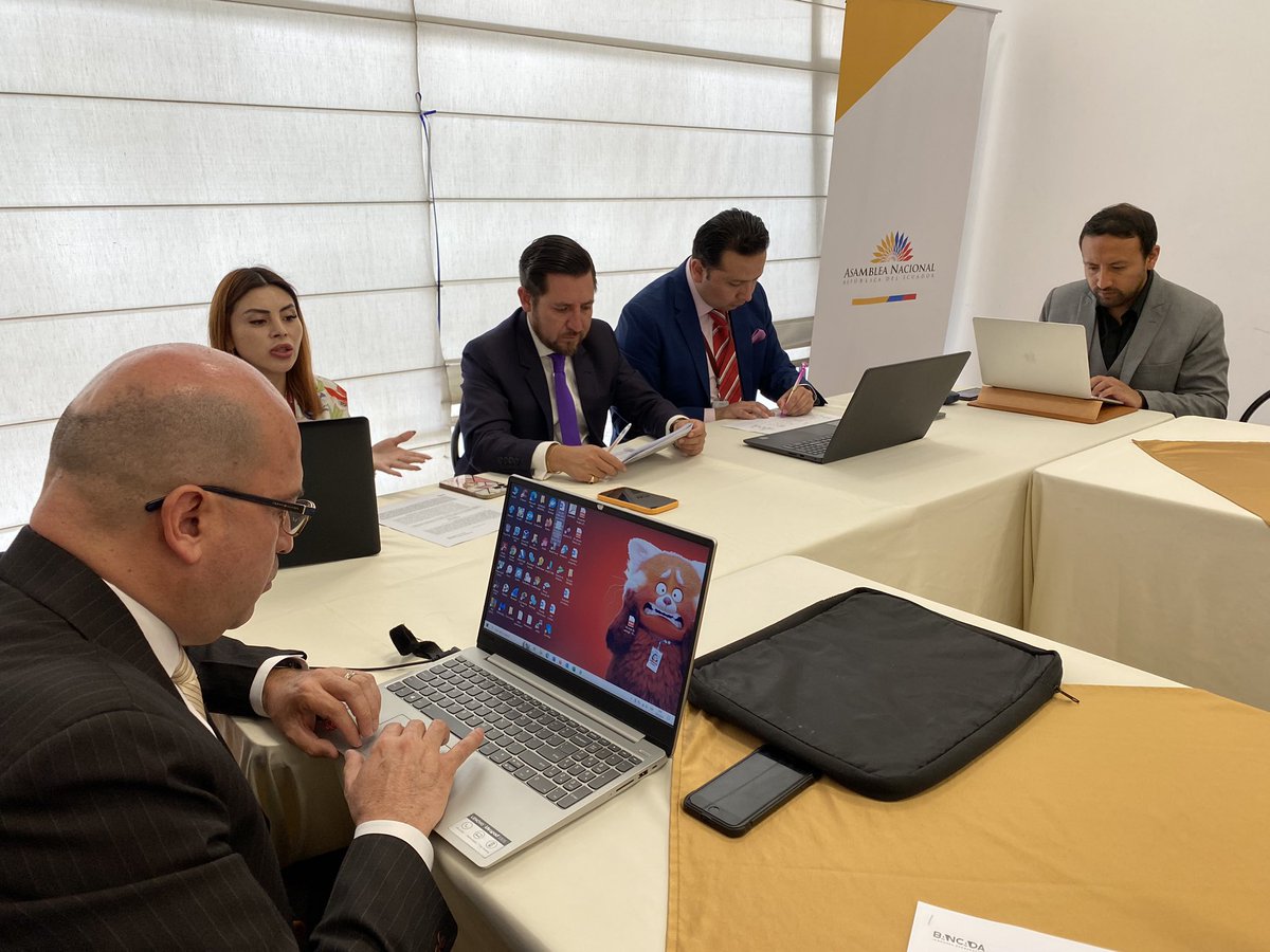 IdTransforma's tweet photo. #PrePleno | Con la presencia de nuestro coordinador de Bancada @Rodrigo_Fajar12 se realiza el pre-pleno #022, para revisar los puntos a tratar dentro del pleno N• 668 de la @AsambleaEcuador, el #juiciopolítico en contra de @LassoGuillermo; entre otros. https://t.co/FaCuwRvAuu