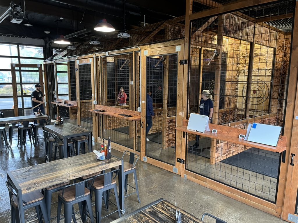 jamcamman's tweet image. Join us on @fox12oregon as @JoeVFox12 throws some axes 🪓 at Firehouse Axes 🪓 in Vancouver