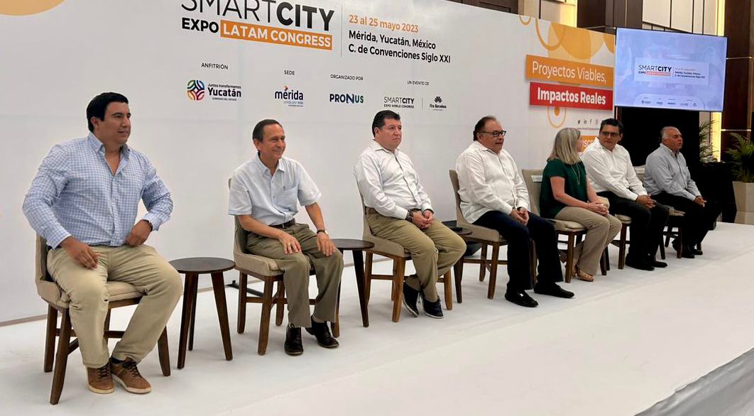 ManuelRedondoPe's tweet photo. Gracias por su participación secretario Ernesto Herrera de @GobYucatan, Arq. Eduardo Bolio, representante del @AyuntaMerida y a @EduardoYarto de @YucatanTurismo en la presentación de #SCECL23 https://t.co/Qftyw5044U