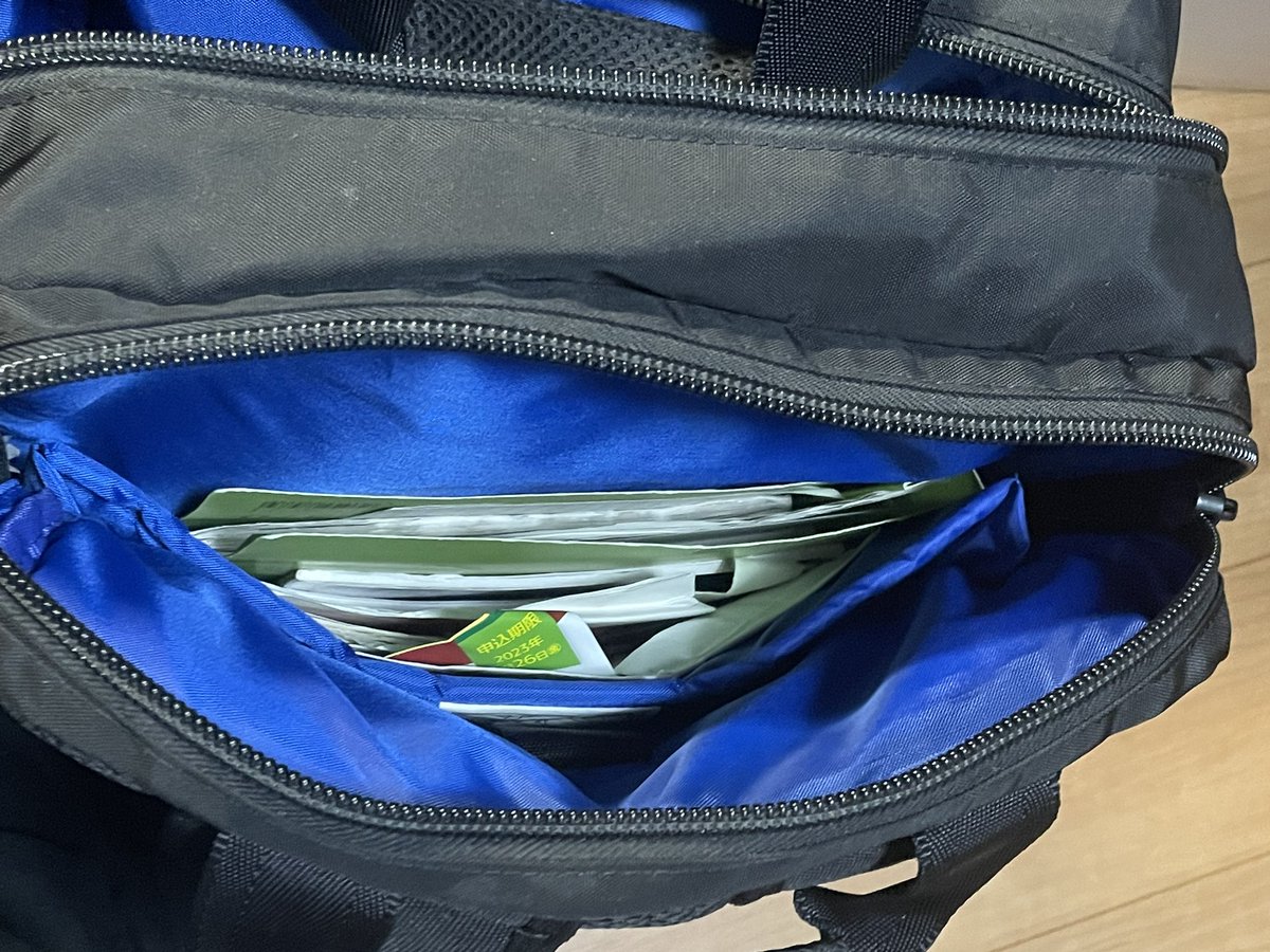 #さらとやばファンのバックの中身
#さらすとりーむ
そぉい(っ'-')=͟͟͞͞鞄