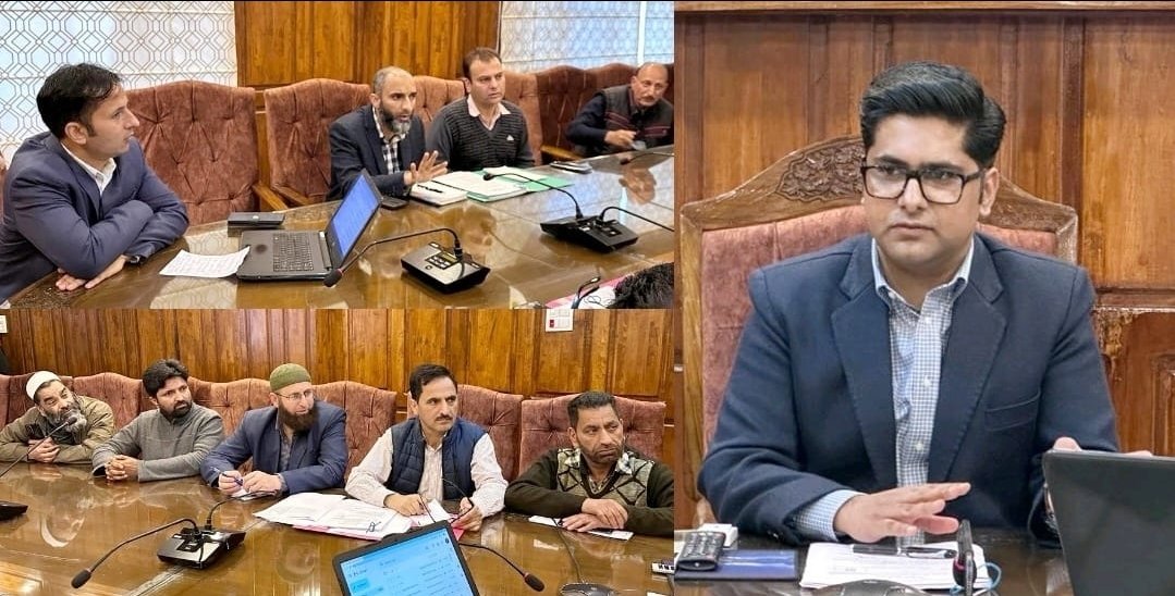 dcbandipora's tweet photo. DC @owais_ias chairs meeting to review Town Drainage Scheme for Bandipora Town under #BADP. The meeting was attended by President MC Bpr, JDP,Coordinator WUCMA, ExEn R&B/ PHE, CEO MC Bpr and members of Civil society.
@OfficeOfLGJandK
@diprjk
@ddnewsSrinagar https://t.co/gLMBGd8Mjo