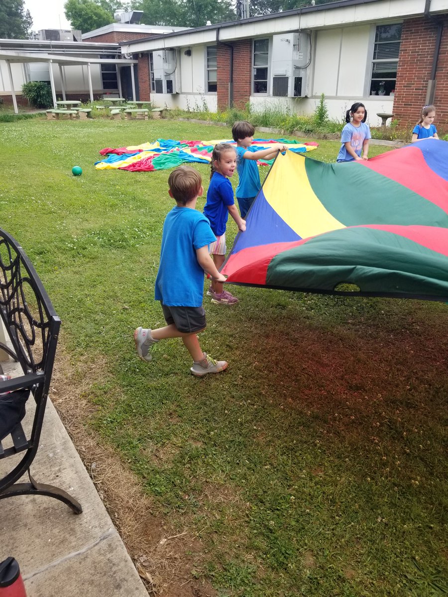 healytechnology's tweet photo. #EastvalleyEagle Field Day Fun https://t.co/tiD6YcAHcM