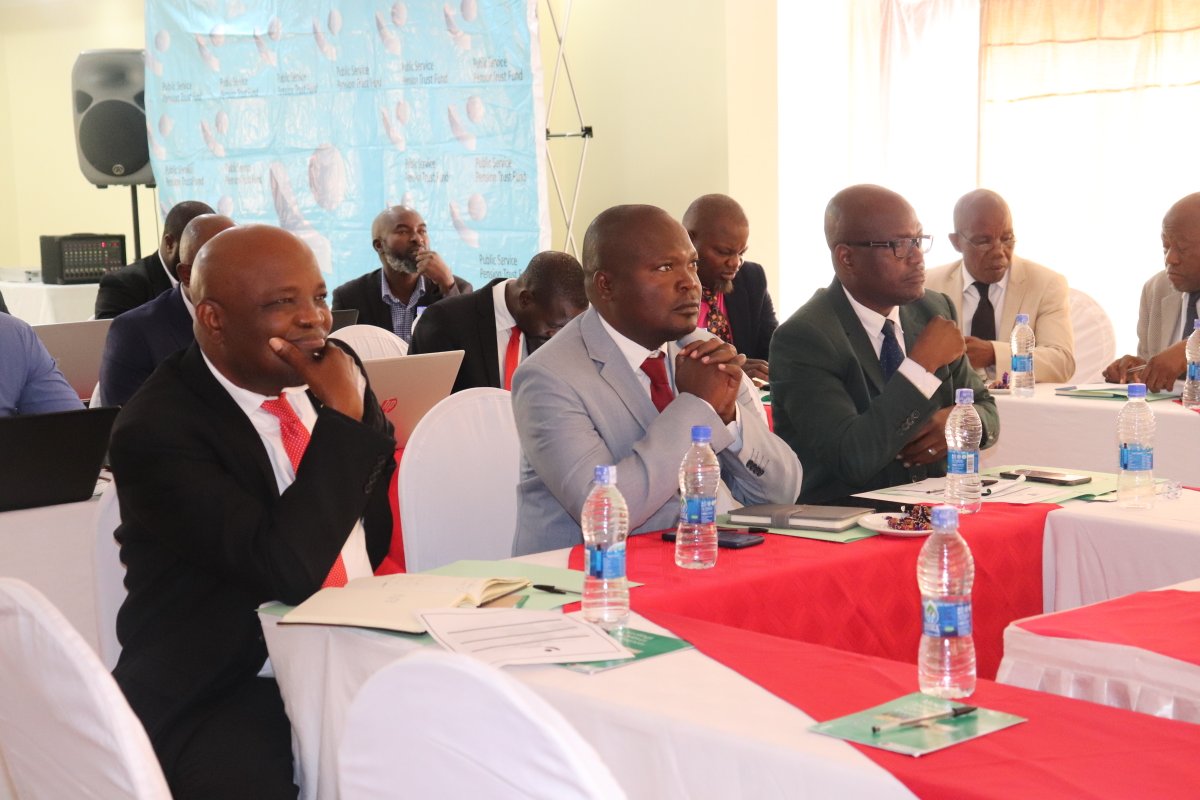 psptfmw's tweet photo. An orientation meeting with northern region District Commissioners on the operations of the PSPTF. As controlling officers, they are key in the day to day operations of the Fund.
#PSPTF #ReserveBankofMalawi #DHRMD #OldMutualInvestmentGroup #ZamaraPensionsAdministrators https://t.co/uUFch7oUsB