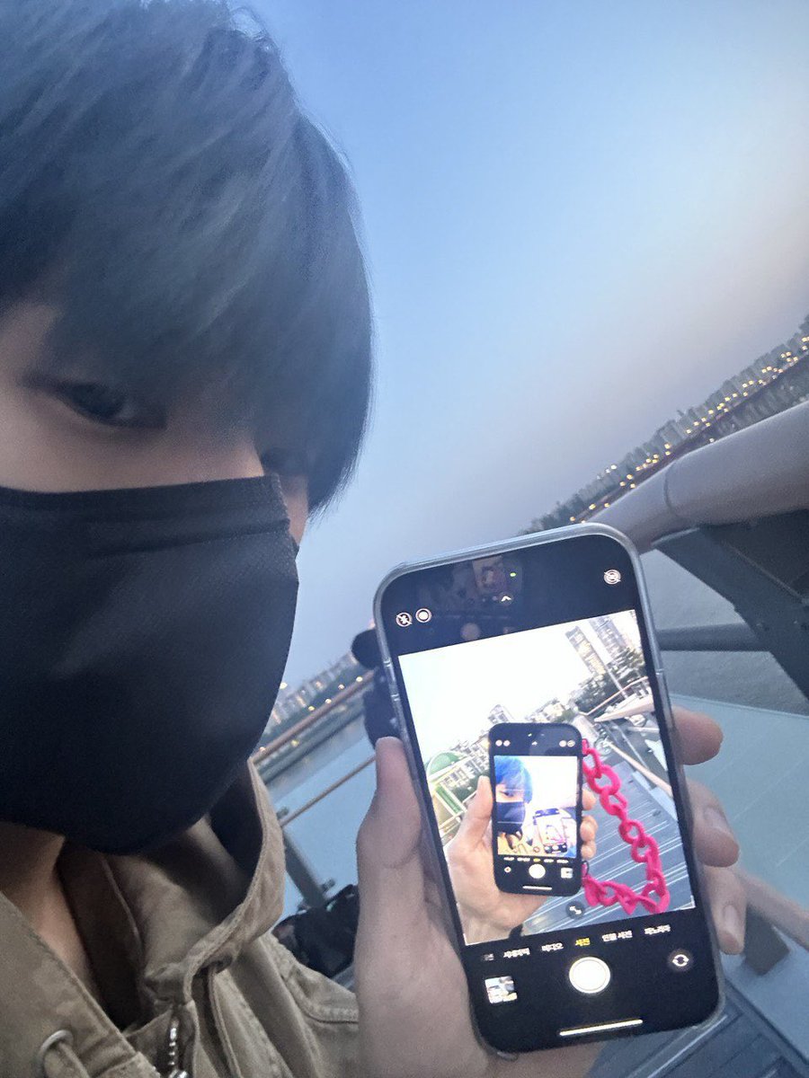 NCTsmtown_DREAM's tweet photo. 대세를 따름과 동시에 창조해냈습니당
#오늘_티켓팅_어땠나요 #엄마랑 #한강

#NCTDREAM #JISUNG https://t.co/uklC2aFNu2