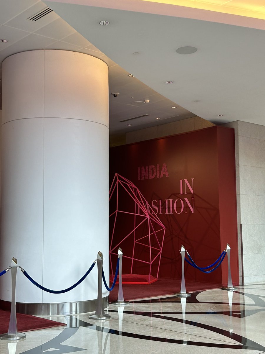 hungryyounglady's tweet photo. Visited #IndiaInFashion exhibit at #NMACC #Mumbai. Amazing experience with intriguing information about fashion. Loved collections by @RituKumarHQ and #AnamikaKhanna 

#exhibition #weekend #fashion #fashionhistory https://t.co/8S6zO6g8jh