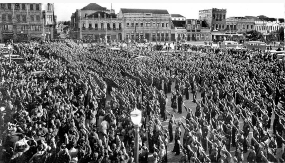 LevisLitz's tweet photo. @FZanette17 Foto do centro de Curitiba em 19 de dezembro de 1937. https://t.co/puROw7AS9f