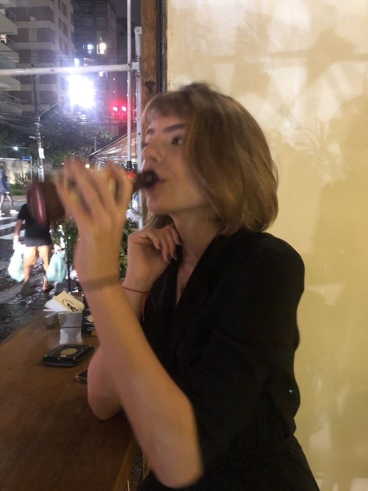 thinkerbalela's tweet photo. nao to aparecendo mto aqui mas juro que jaja volto a atividade pq foram semanas conturbadas, entao dito isso fiquem com fotinha da triz que mora em paris ! https://t.co/75rHMdC1gs