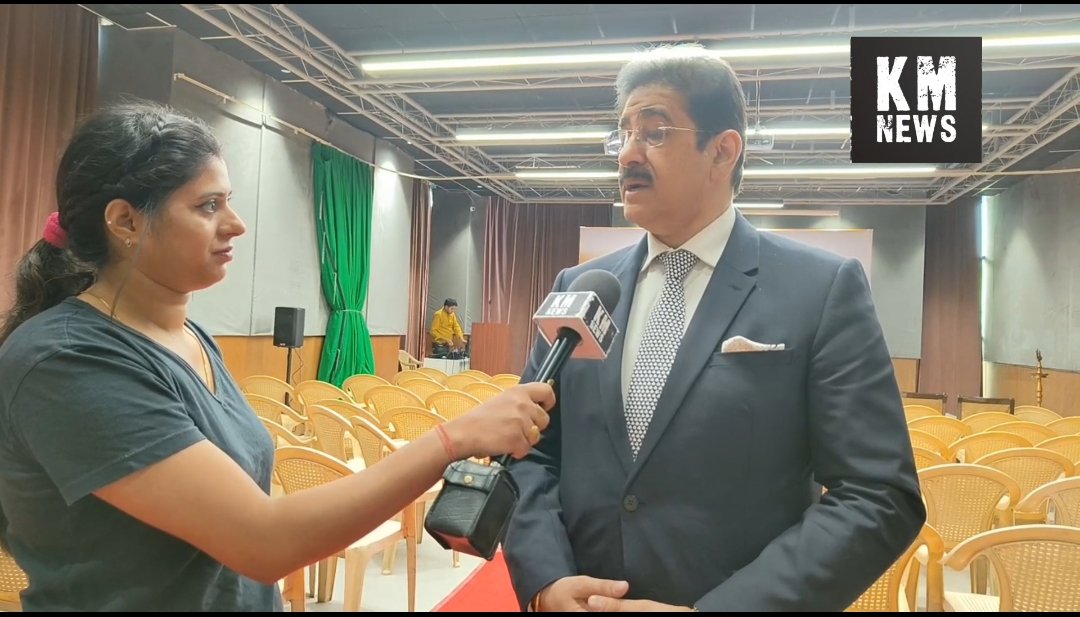 KMNews12's tweet photo. KM Hindi News: Dr.Sandeep Marwah ko World Book of Records London se Sammanit kia gaya
Full Video Link 👇
https://t.co/VyqQdEVlFr
@KMNews12 @sandeepmarwah
@aaftuniversity @WorldBookOf
.
.
 #sandeepmarwah #worldbookofrecordslondon 
#kmhindinews #kanakmathur https://t.co/4tUSURvNID