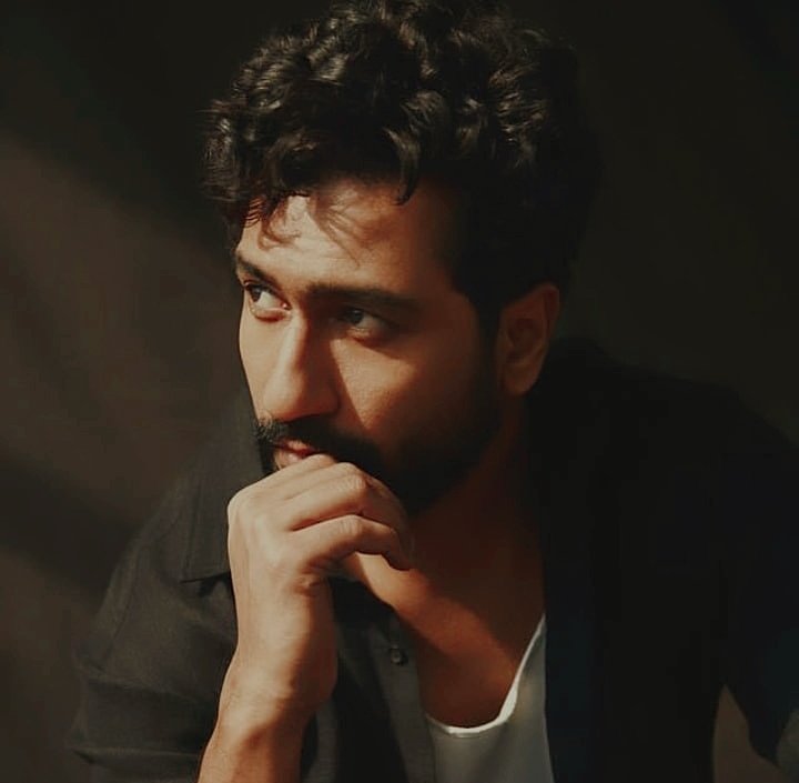 vickyismyidol_'s tweet photo. #Bijli gira di! 😍
@vickykaushal09
#vickykaushal #vickykaushalforever #Bollywoodkapunjabimunda #vicky35thbirthday #vickykaushalfans #explre #Trending https://t.co/WcexDNDXYa