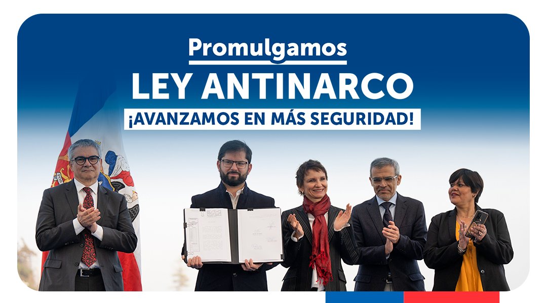 GobiernodeChile's tweet photo. Seguimos trabajando por #MásSeguridad 🇨🇱 El Presidente @GabrielBoric junto a la ministra @carolina_Toha, y los ministros @LuisCorderoVega y Mario Marcel, promulgaron la #LeyAntinarco. Con esto, Chile actualizará sus herramientas para combatir con mayor eficacia el narcotráfico. https://t.co/tqAOMXsMOe