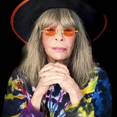 Hoje perdemos Rita Lee, ícone do rock brasileiro, que embalou toda a nossa juventude com alegria e letras marcantes. Descanse! Meus sentimentos aos familiares e aos milhares de fãs. 🥀🤍