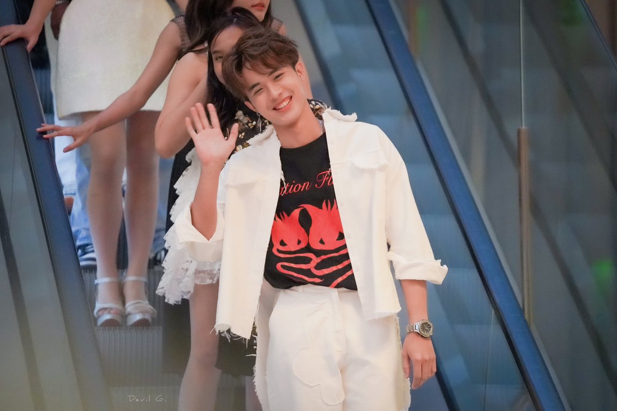 DevilGdeviL's tweet photo. ฝากค่ายน้องใหม่ไว้ในอ้อมอกอ้อมใจด้วยนะคะ 🥰

#TheGuitarMagAwards2023
#papadude https://t.co/7DLsvHtde3