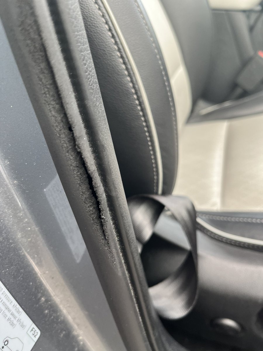 S_P66's tweet photo. @KiaUK @Kia_Worldwide @parksmotorgroup @ArnoldClark 
£140 diagnostic fee quoted to have someone tell me if the worn door trim on my under 3 years old Sportage (less than 16,000 miles) is covered under warranty or not. 5 min job to look at….what diagnostics need run? No thanks !! https://t.co/qZtfF35UZM