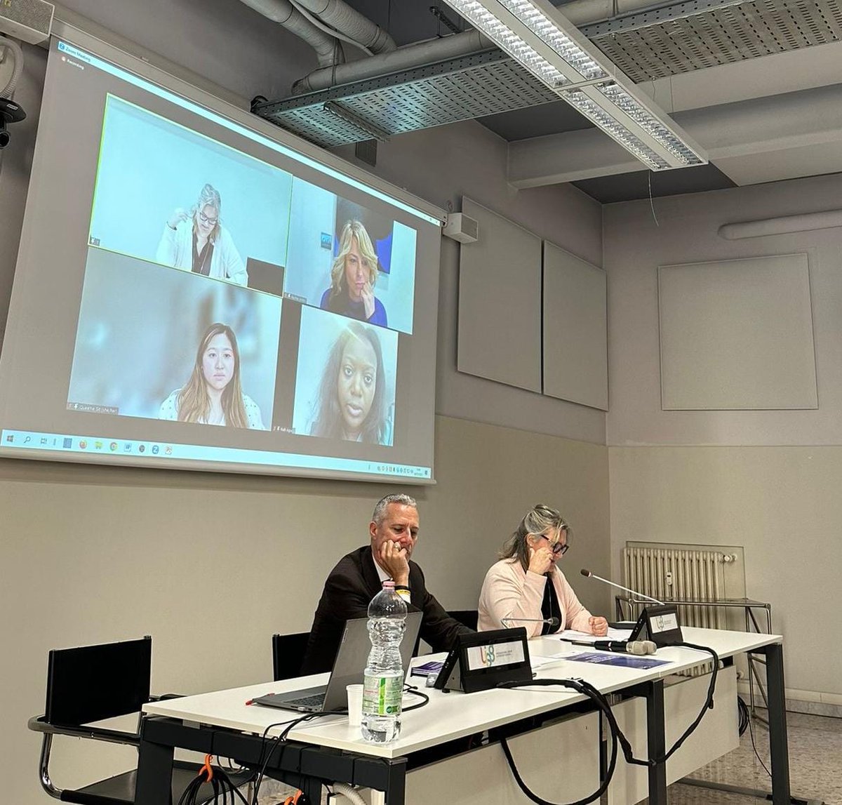 apg23_org's tweet photo. 🌍 Oggi convegno #Amelie con #RuthAguele sopravvissuta alla tratta di esseri umani: 🗣️ Pone l'accento sul trauma subito dalle donne, 👩‍👧‍👦 molte madri sole con figli, provenienti dal nord Europa. 🚫 Affrontano re-trafficking barriere all'integrazione. 🤝 #StopTratta @TalithaKumRome https://t.co/Eg2eHLPwnE