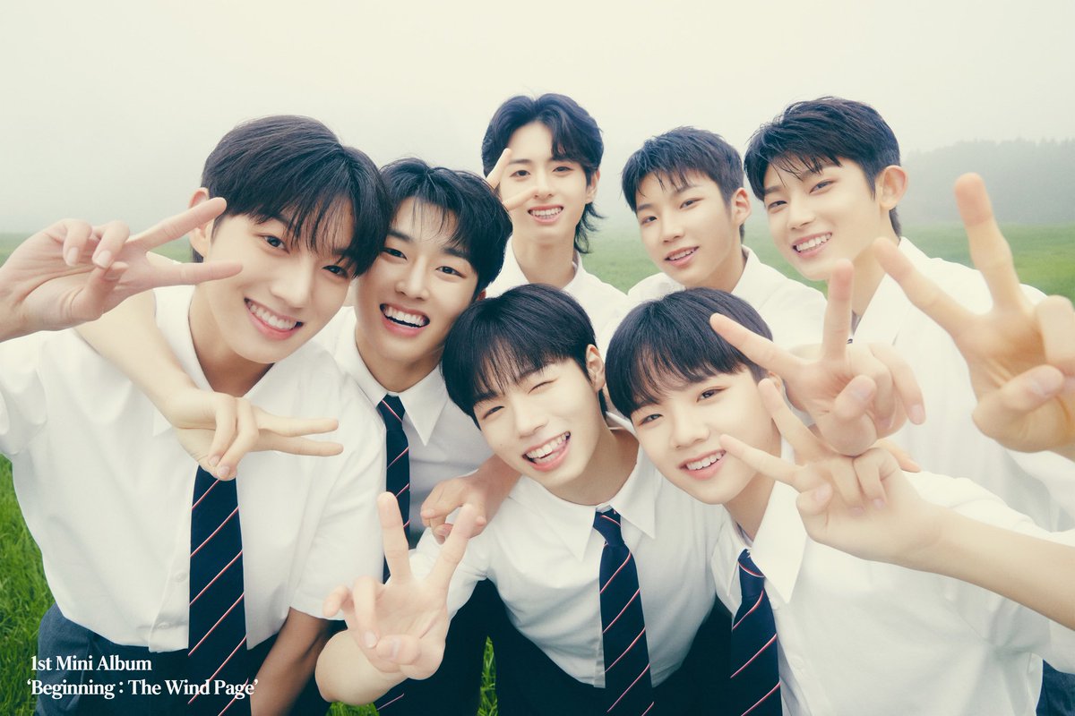 โหมึง ซ้ายสุดคือคนไทยอะ หล่อกินรอบวงมาก