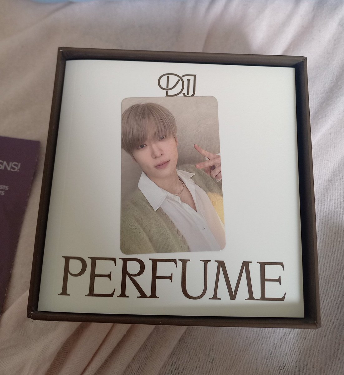 monoholicc's tweet photo. feedback positivo para @GoldenlandStore pela ceg da box ver de perfume. chegou super rapidinho. obrigada ♡ https://t.co/9MDRaHWjxg
