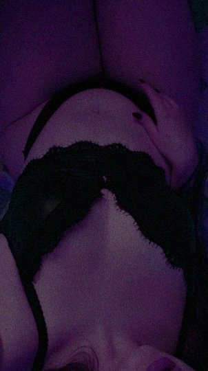 CycyLovesu's tweet photo. hi not new to #nsfwtwtًً  !   
☆ 20, she/her 
☆ I’m be <3 
☆ soft &amp; hard kinks  
☆ switch (sub +++)  

♡︎ and ↻ to be moots :)

#nsfwtwt https://t.co/qq1jvOSfk5