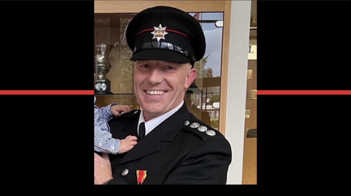 GreenhouseEtty's tweet photo. Oh Si…a fantastic firefighter, an accomplished Fire Officer and an even better man. Rest easy brother. Tragic loss - thoughts are with everyone @WestMidsFire #devastatingnews 😔 https://t.co/C7BUMvparc