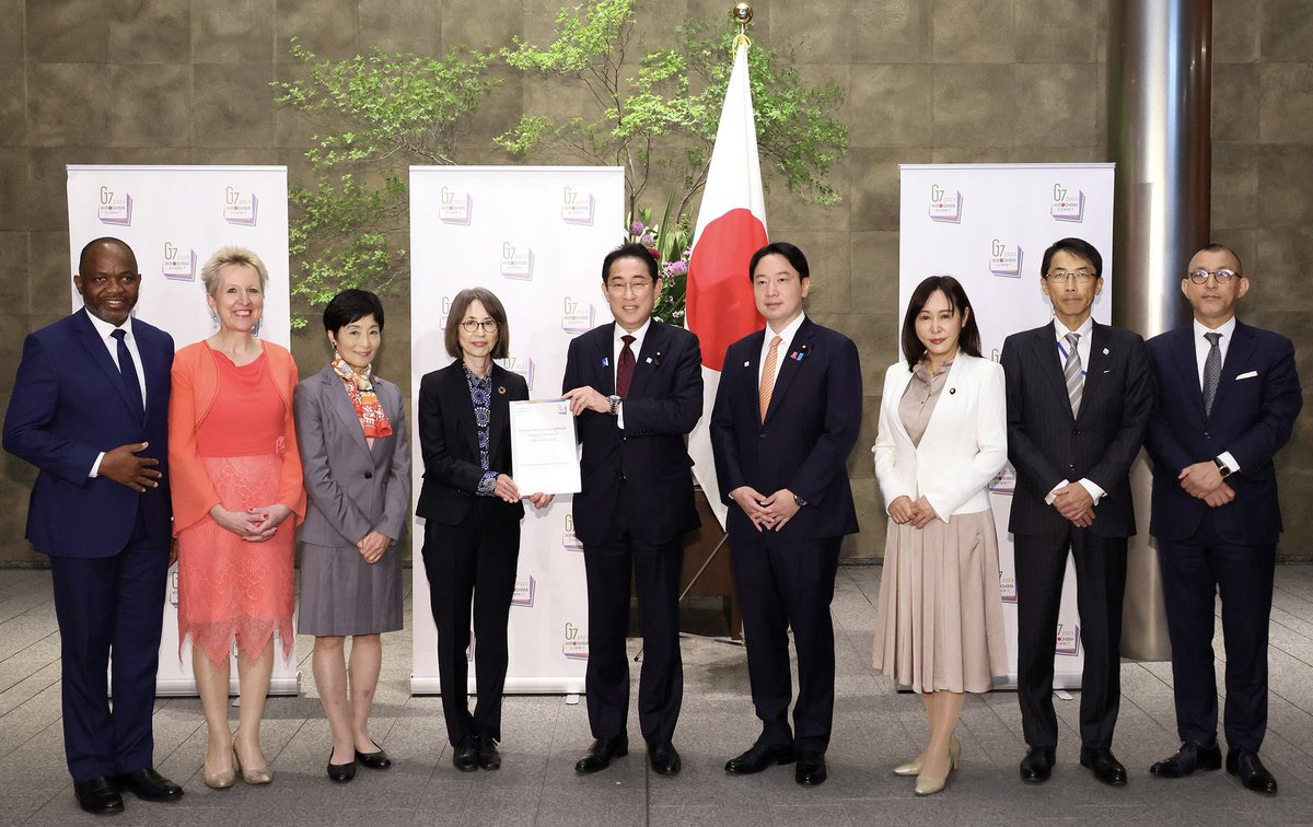 EWOB_'s tweet photo. Rep. of the @G7_GEAC, incl. EWOB Chair @HedwigeNuyens, presented their recommendations to Japan's Prime Minister Kishida.

As they highlighted, data collection, funding, education &amp; peace building are key areas to invest in to reach #GenderEquality.

👉 https://t.co/zOokM57Oz8 https://t.co/L0khTSPO2F