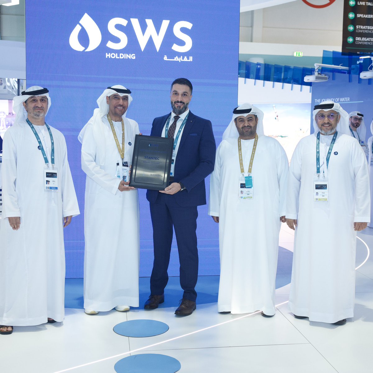 TAQA_WS's tweet photo. Managing Director and CEO of #SWSHolding, Engineer Ahmed Al-Shamsi, honored certificates of appreciation to recognize the outstanding contributions of 8 contractors who support our vision to become a pioneer in sustainable water solutions. 

#SWSHolding #SustainableWaterSolutions https://t.co/gUf66buivj