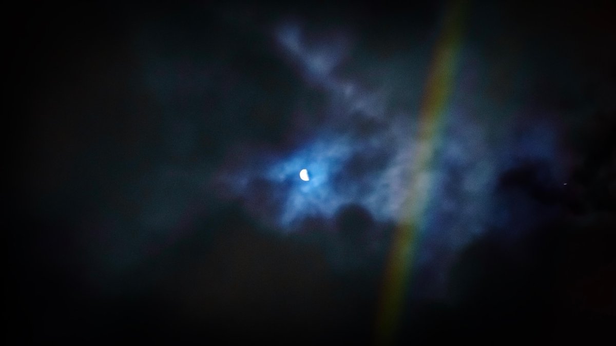 pedroluizdc's tweet photo. 🚨In pursuit of Skypiea🌫️
🌈"Skypiea's routes #01"🌫️
Even at night we can find a route through seas of clouds
0,15 #ETH / 1/1 eds
#NFTCreator #NFTPhotography #NFTPphoto #NFTsales #NFTCommunity #SouAwaker
LINK⬇️⬇️⬇️ https://t.co/S4CvgE1FcM