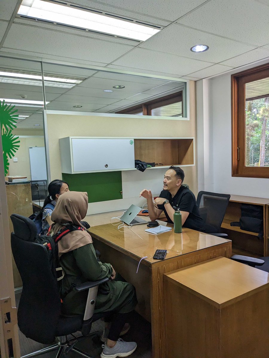 ✨Inspiring &amp; networking moments!

Today, <a href="/sumarnilaman/">sumarni Laman</a> and <a href="/e_cahyaningrum/">Eka_Cahyaningrum</a>, our past Restoration Stewards, who are currently attending the <a href="/CIFOR_ICRAF/">CIFOR-ICRAF</a> Science Week had the chance to meet the Deputy Director of <a href="/GlobalLF/">Global Landscapes Forum (GLF)</a>!

Stay tuned: cifor-icraf.org/event/cifor-ic…

#ScienceWeek2023🌳