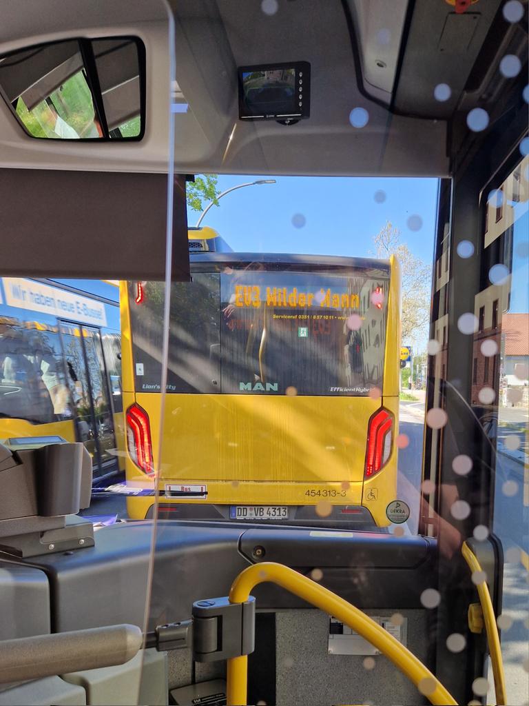 Richtiges Gefühl in einer Metropole zu leben bei +15 und +25. 
Eigentliche Fahrzeit liegt bei 14 Minuten von Endpunkt zu Endpunkt.