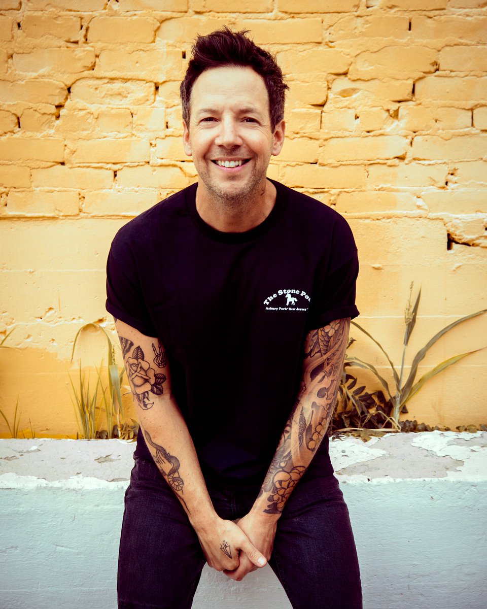 simpleplan's tweet image. Happy birthday @pierrebouvier ! 🎉🎉🎉

We hope you&apos;re having the most amazing day with your family! We love you &amp;amp; are so grateful to have been on this crazy journey making music together for all these years! Here&apos;s to many, many more! 🤘🤘🤘

We can&apos;t wait to celebrate properly…