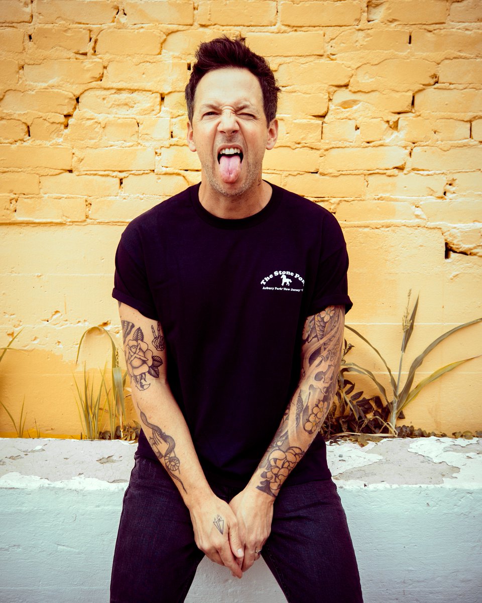 simpleplan's tweet image. Happy birthday @pierrebouvier ! 🎉🎉🎉

We hope you&apos;re having the most amazing day with your family! We love you &amp;amp; are so grateful to have been on this crazy journey making music together for all these years! Here&apos;s to many, many more! 🤘🤘🤘

We can&apos;t wait to celebrate properly…