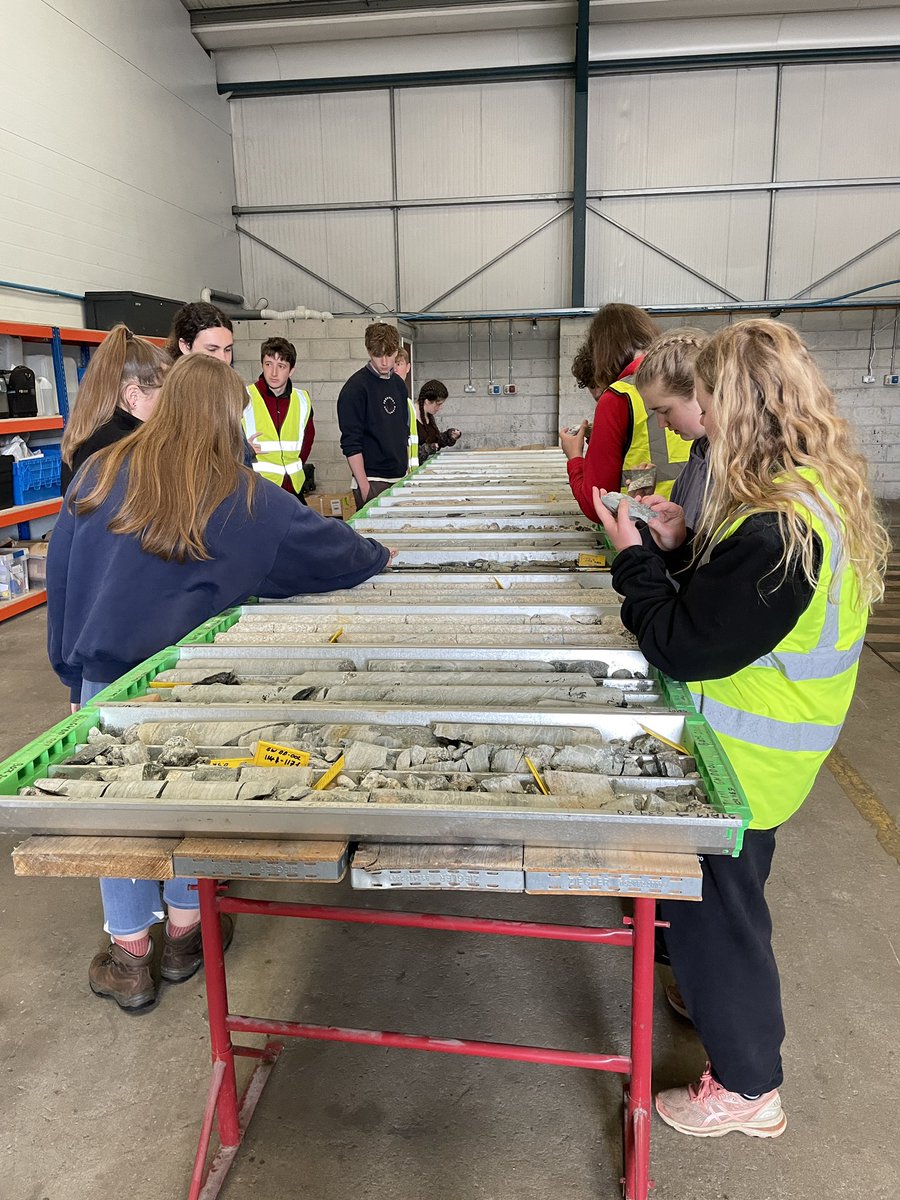 A core-some time at <a href="/CornishLithium/">Cornish Lithium</a> to end the <a href="/UoBEarthScience/">University of Bristol Earth Sciences</a> field trip! 🪨 ⚒️ We’ve dunite! 🎉 

(Ok, I’m finally done with the puns)