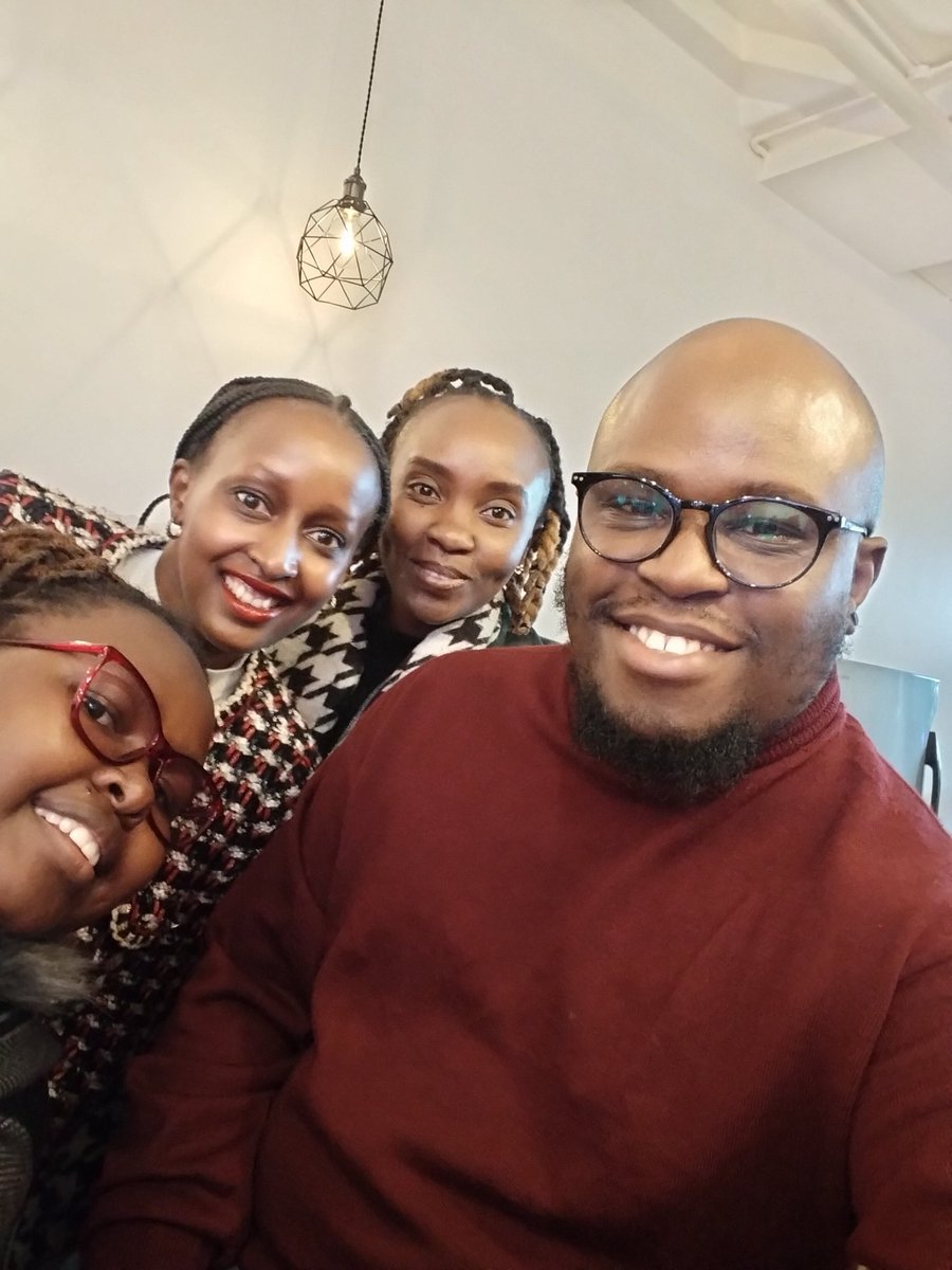 theoriginalcode's tweet photo. It is good for a young man to be in the company of intelligent women. @AfricaProdPeers #AppSuccess #AppMeetup https://t.co/OrGA7pkDfQ