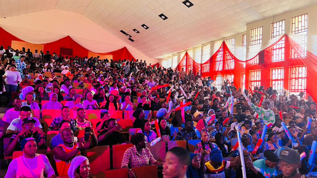 Jameelah_umar's tweet photo. Take a look at the joyful expressions on the faces of the Kwara State Federal Polytechnic students as they show their appreciation to @itelNigeria. We say thank you! Follow us for more on #itelinOffaPoly. https://t.co/DMXzE2CL81