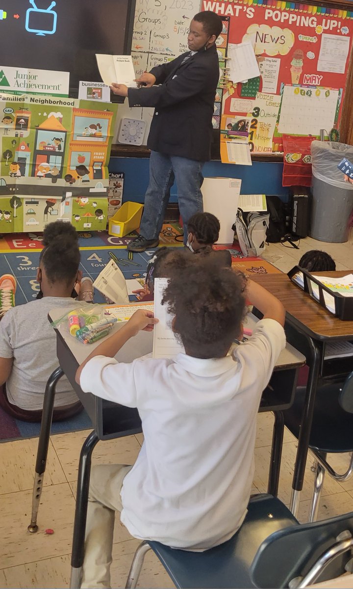 SSICP Future Business Leaders share their knowledge. Teaching financial literacy to students at Park Manor Elementary School. #GoTars