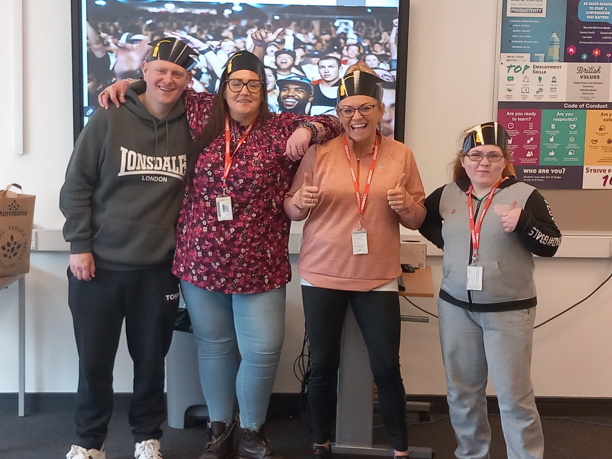 LAL_hsc's tweet photo. #Congratulations to our first cohort of @accrosscollege @LancsLearning @NelsonColneColl Pre-Access- study skills for progression learners who successfully completed their course @openawards @AoC_info  👏👏👩‍🎓���‍🎓 https://t.co/PPX0XI3yO5