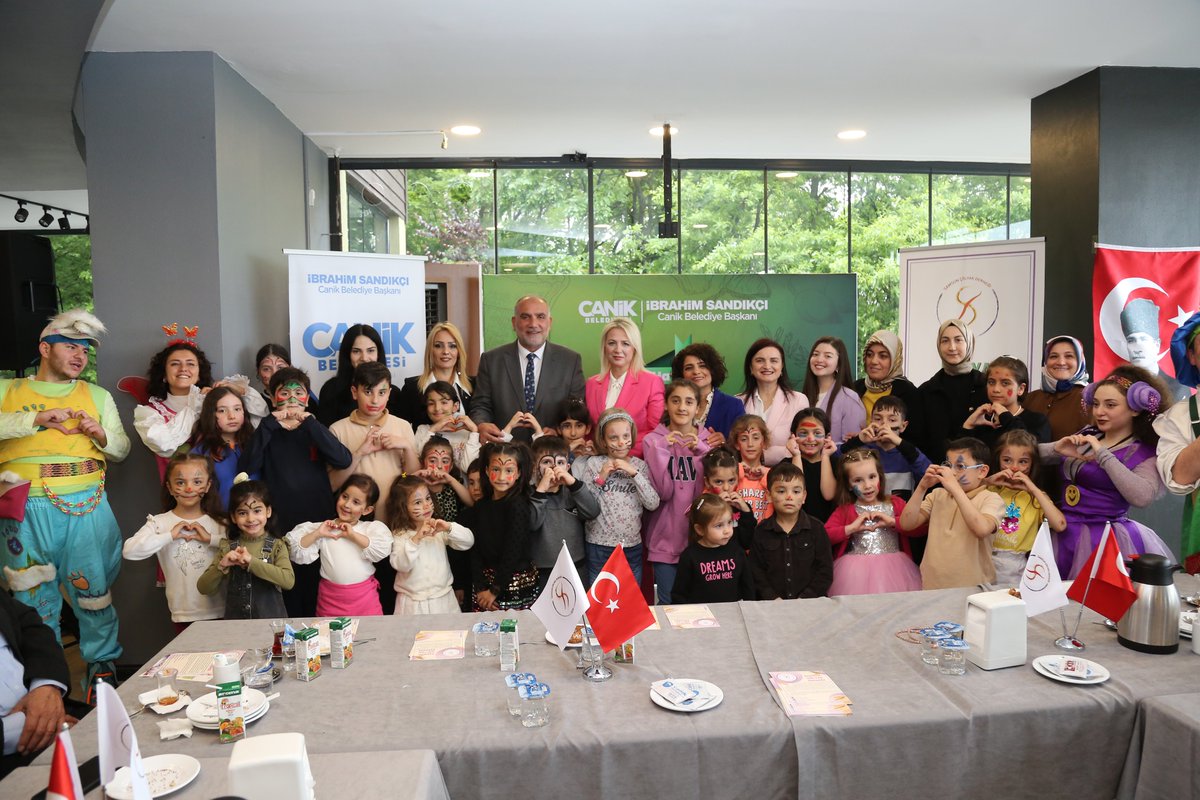 Çölyak'ın farkındayız ❗

9 Mayıs Dünya Çölyak Günü'nde ilçemizde düzenlediğimiz etkinliğimizde AK Parti Canik İlçe Başkanımız <a href="/mahmutgencay55/">Mahmut Gençay 🟢🇹🇷</a> ve Samsun Çölyak ve Glütensiz Beslenme Derneği Yönetim Kurulu üyeleri ile birlikte Çölyak hastası vatandaşlarımızla bir araya geldik.