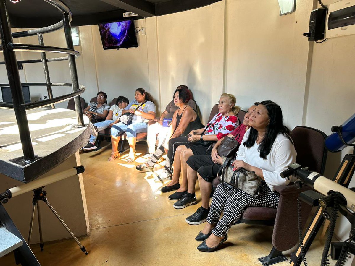 MildredAvilaVer's tweet photo. 🪐Este lunes iniciamos la semana con la celebración del día de la madre junto al diputado @HumbertoAldana7 en el @PlanetarioCun donde las consentimos con una visita al domo, al Observatorio astronómico, la sala maya, entre otras actividades que nos ofrece #Kayok. https://t.co/mjz9s3eBMJ