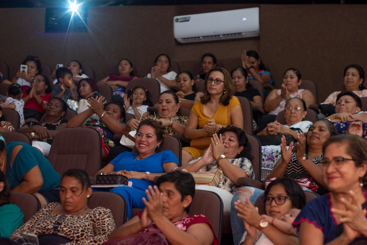 MildredAvilaVer's tweet photo. 🪐Este lunes iniciamos la semana con la celebración del día de la madre junto al diputado @HumbertoAldana7 en el @PlanetarioCun donde las consentimos con una visita al domo, al Observatorio astronómico, la sala maya, entre otras actividades que nos ofrece #Kayok. https://t.co/mjz9s3eBMJ