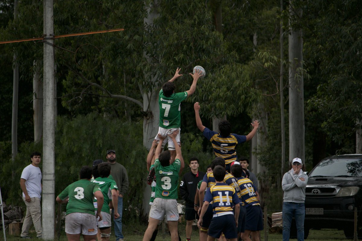 RugbyClubesURU's tweet photo. 👀 Hubo acción en M17

@pgctrebolrugby 🆚 #MonteVI 

#RugbyUruguayo🏉 https://t.co/TghMMnMIWE